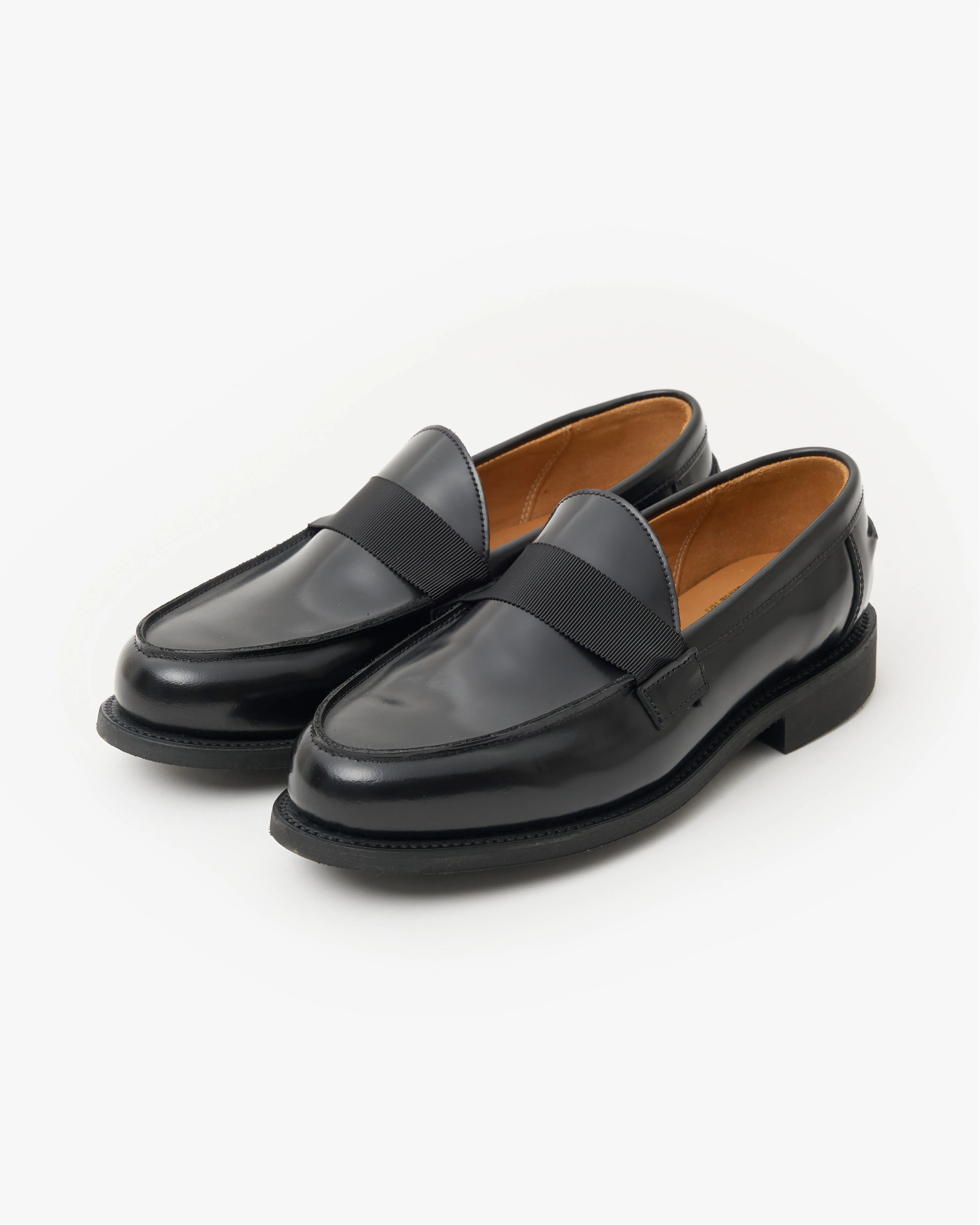 2822B FEMALE GG BUTT SEAM LOAFER