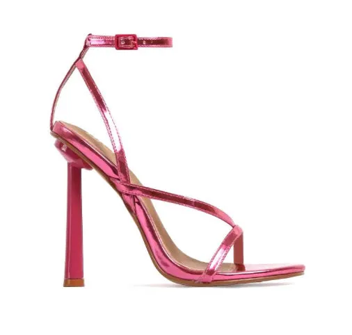 Naomi Heel
