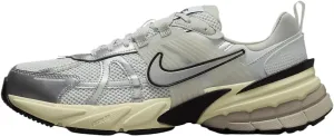 Nike V2K Run Shoes (HJ4497-100, Summit White/Pure Platinum/Light Iron Ore) Size 9.5