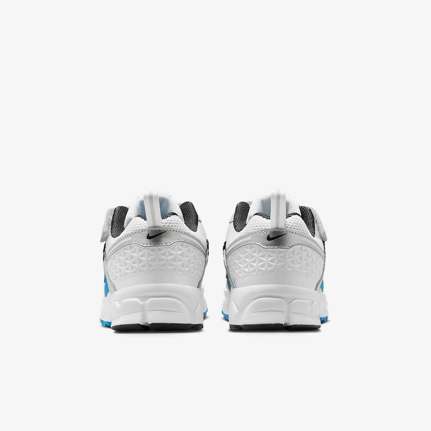Nike Vomero 5 Little Kids' Shoes (HF6999-105, White/Light Photo Blue/Black/Metallic Silver)