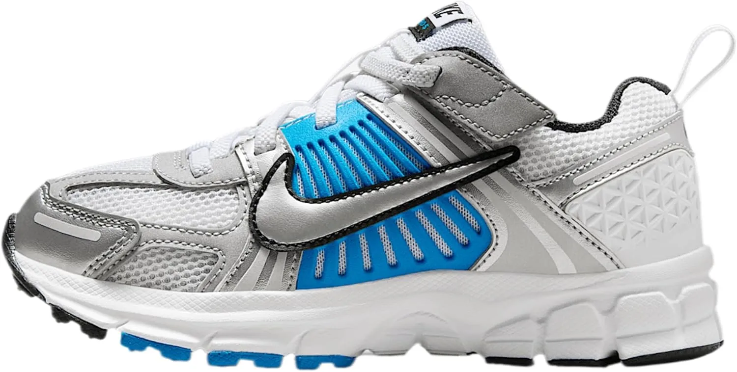 Nike Vomero 5 Little Kids' Shoes (HF6999-105, White/Light Photo Blue/Black/Metallic Silver)