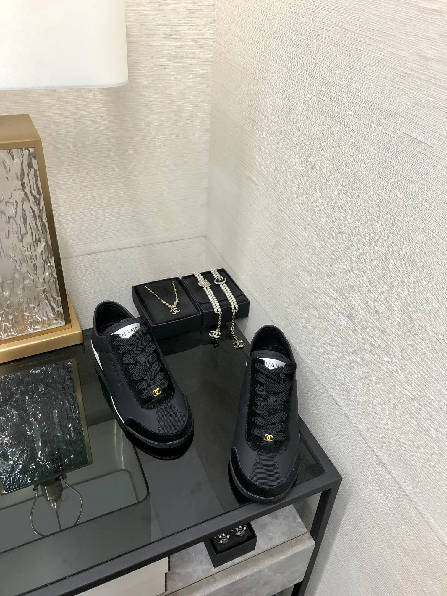 Sneake Global shipping Cowhide Performance-driven Black CHANEL