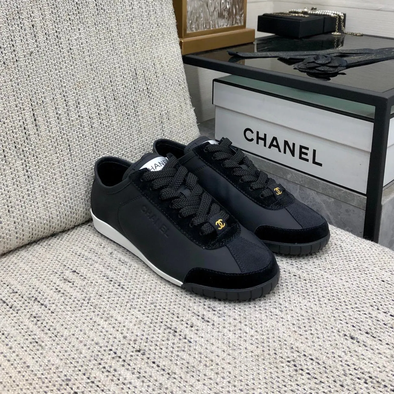 Sneake Global shipping Cowhide Performance-driven Black CHANEL